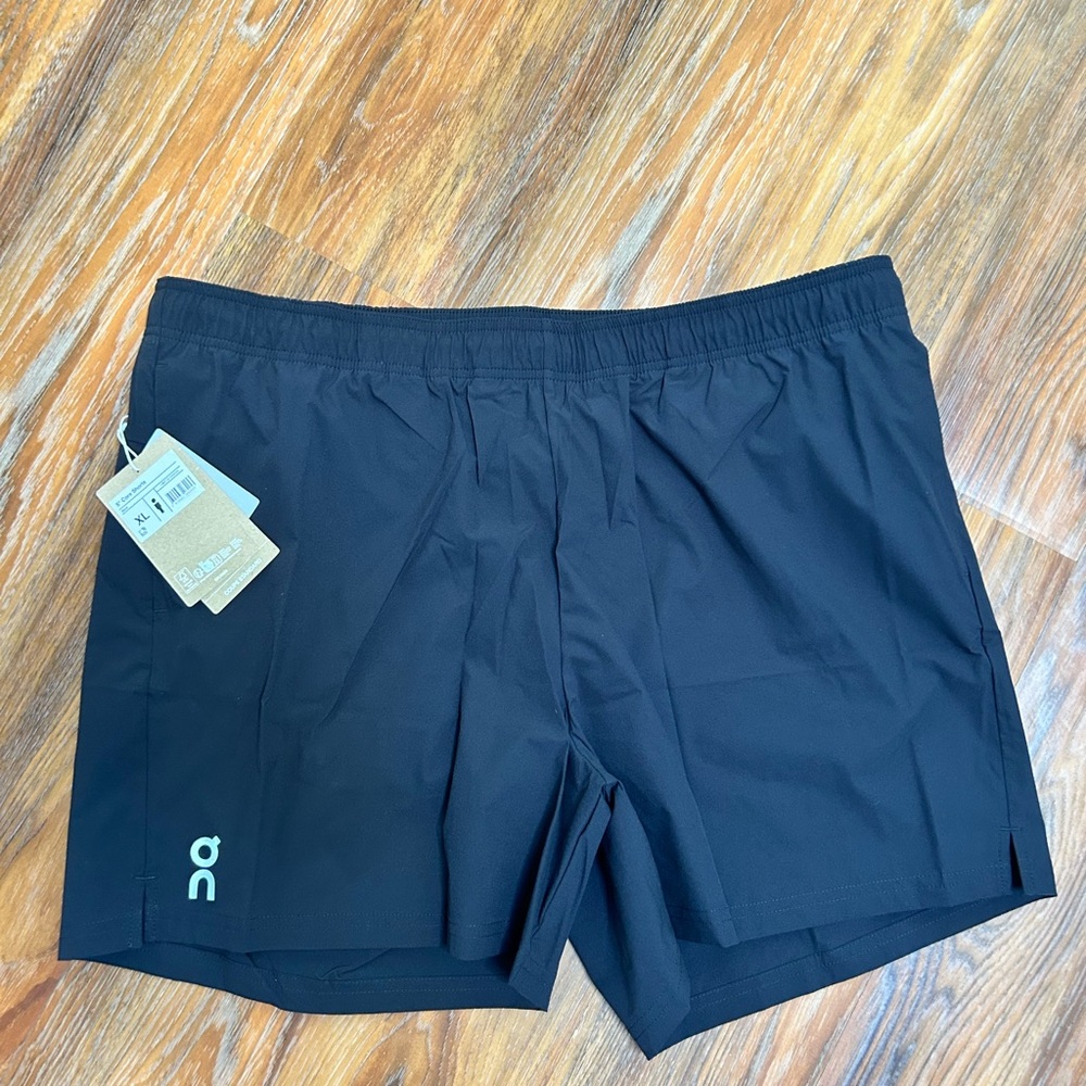 On Running Men's 5” Core Shorts  XL - Black